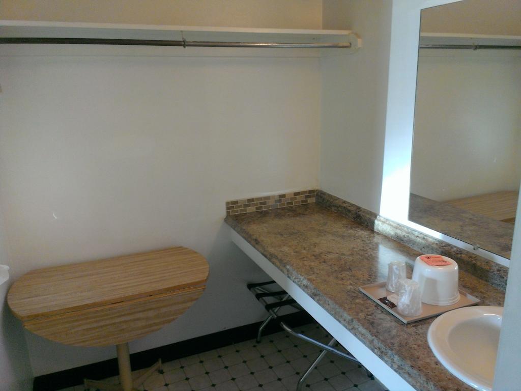 Motel 8 Willcox Room photo